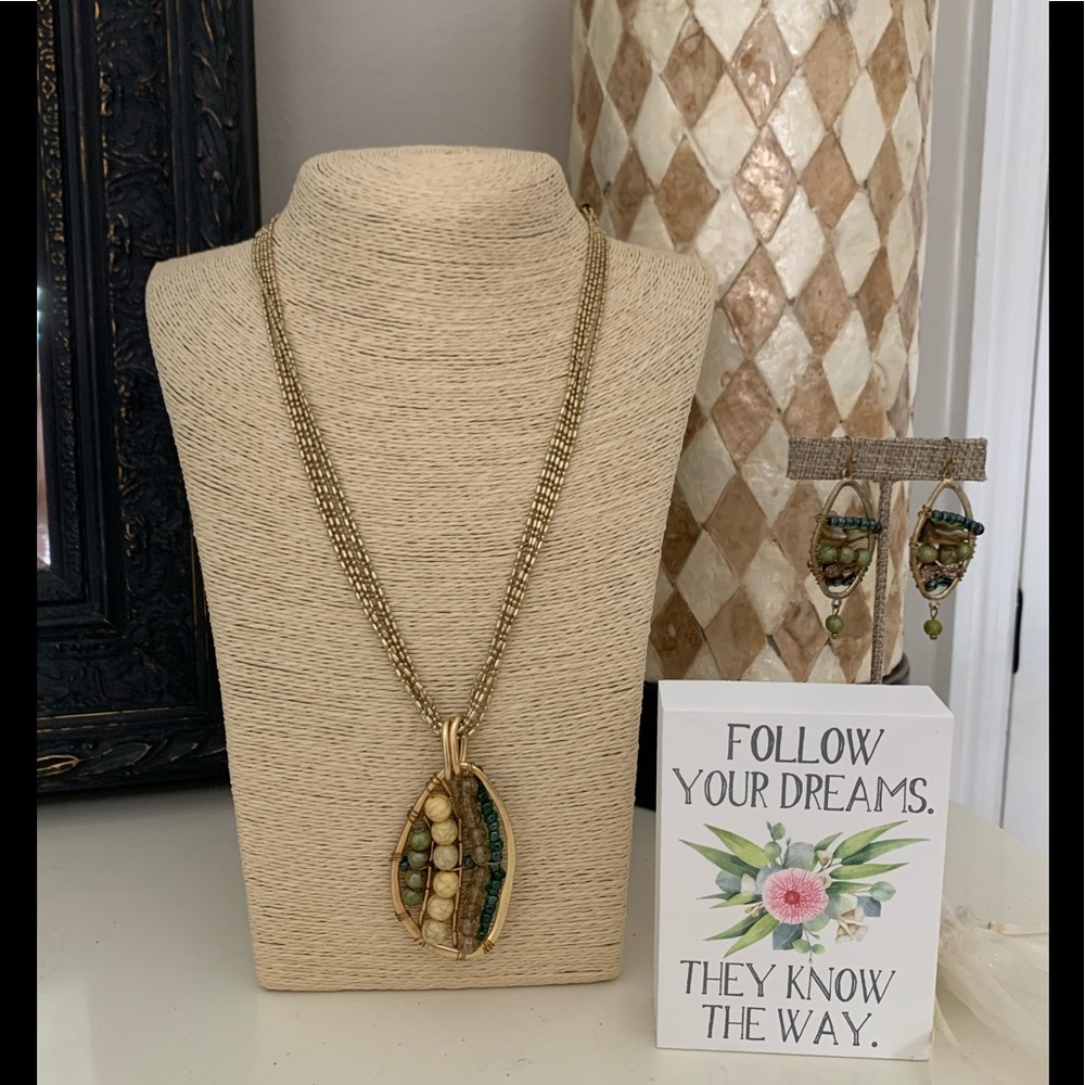 Beautiful Necklace and Earrings Set